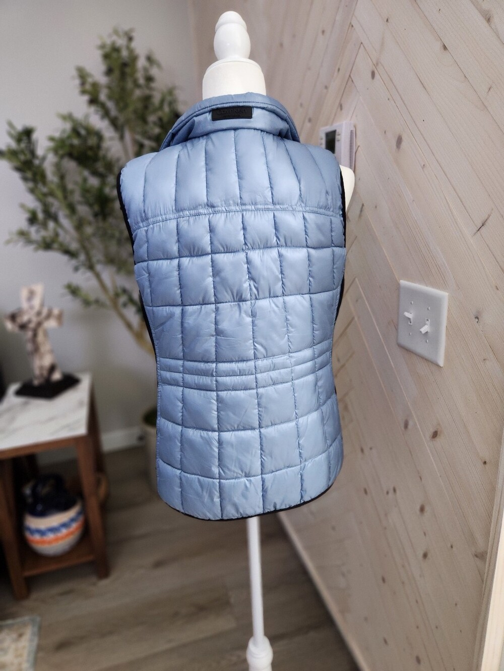 Calvin Klein Performance Vest - Picture 6 of 6